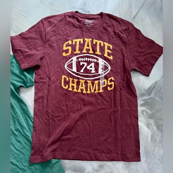 NWT New OLD NAVY Set 2 Graphic Logo Tee Shirts Green and Maroon Burgundy Mens M - Picture 3 of 3